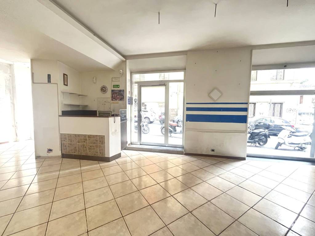 negozio in affitto a Salerno in zona Centro Città