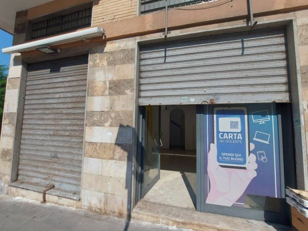 negozio in affitto a Salerno in zona Irno