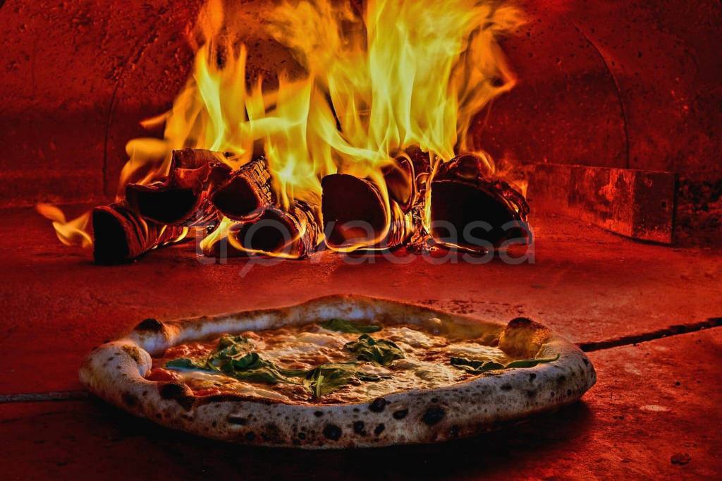 negozio in affitto a Salerno in zona Centro Città