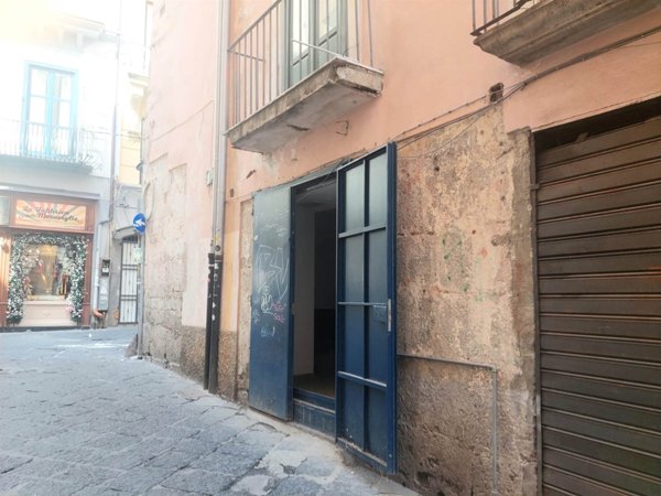 negozio in affitto a Salerno in zona Centro Città