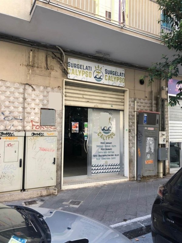negozio in affitto a Salerno in zona Pastena