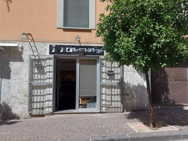 negozio in affitto a Salerno in zona Centro Città