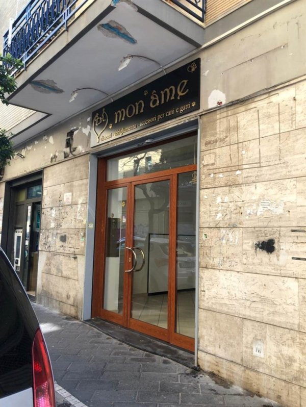 negozio in affitto a Salerno in zona Torrione