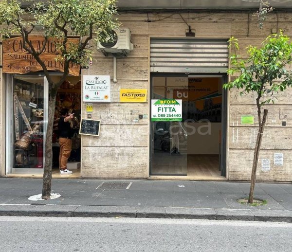 negozio in affitto a Salerno