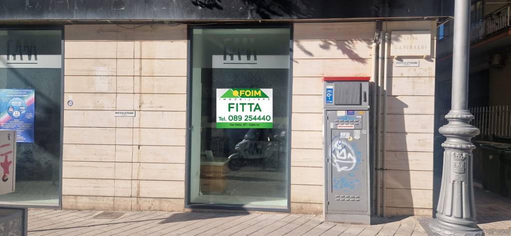 negozio in affitto a Salerno in zona Centro Città