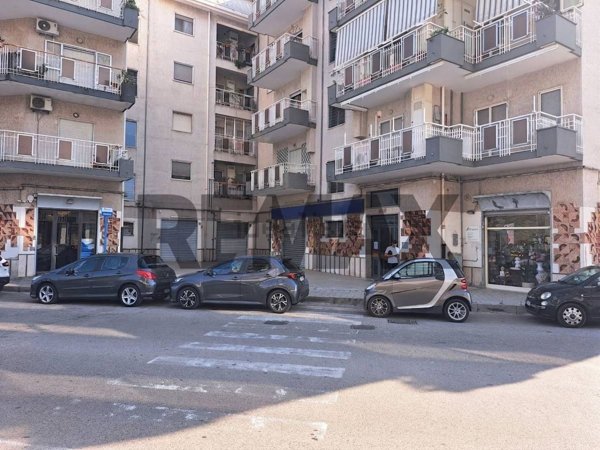 locale commerciale in affitto a Salerno in zona Pastena