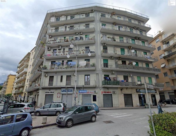 locale commerciale in affitto a Salerno in zona Torrione