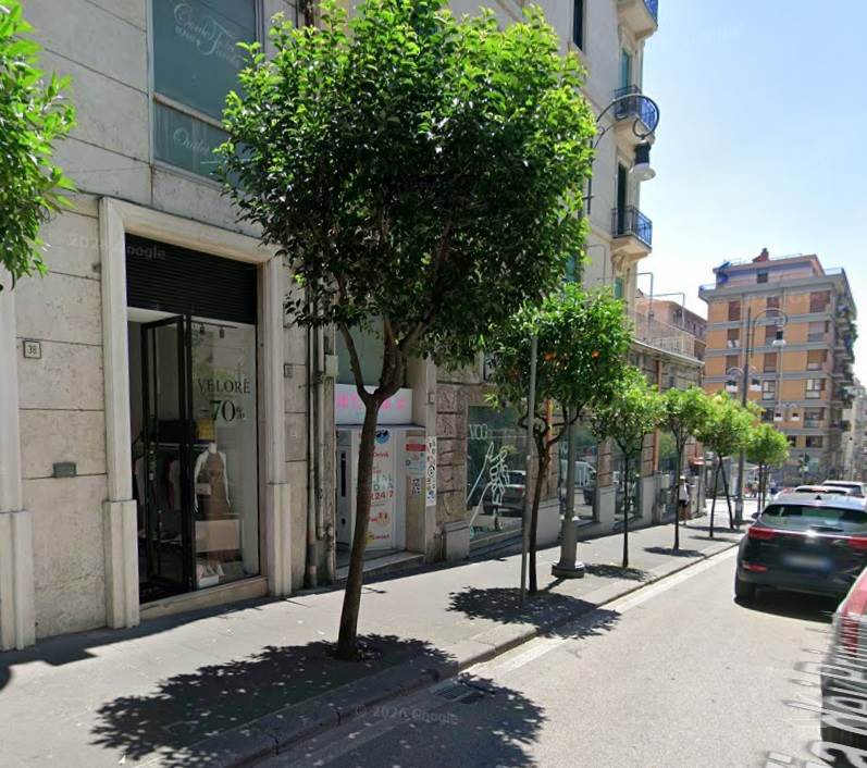 negozio in affitto a Salerno in zona Centro Città