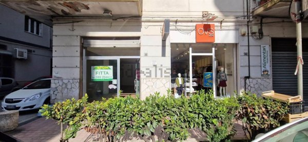 locale commerciale in affitto a Salerno