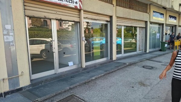 negozio in affitto a Salerno in zona Mariconda