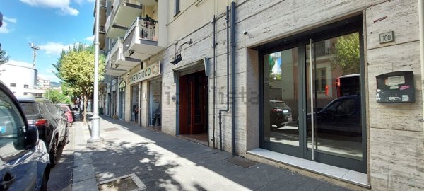 locale commerciale in affitto a Salerno in zona Centro Città
