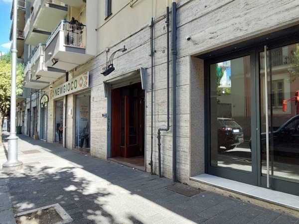 locale commerciale in affitto a Salerno in zona Centro Città
