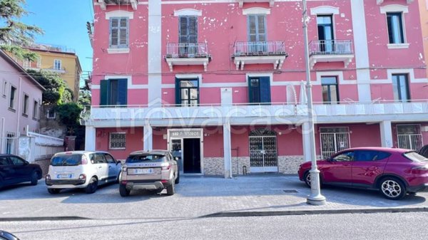 locale commerciale in affitto a Salerno in zona Centro Città