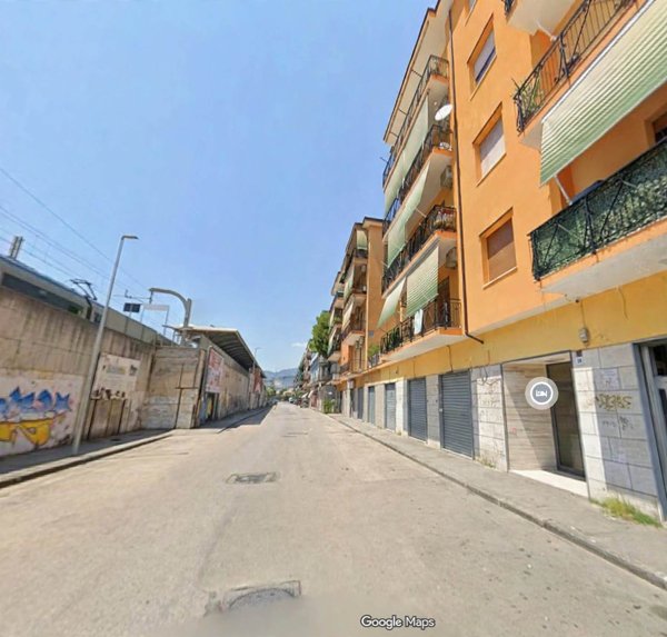 locale commerciale in affitto a Salerno in zona Pastena