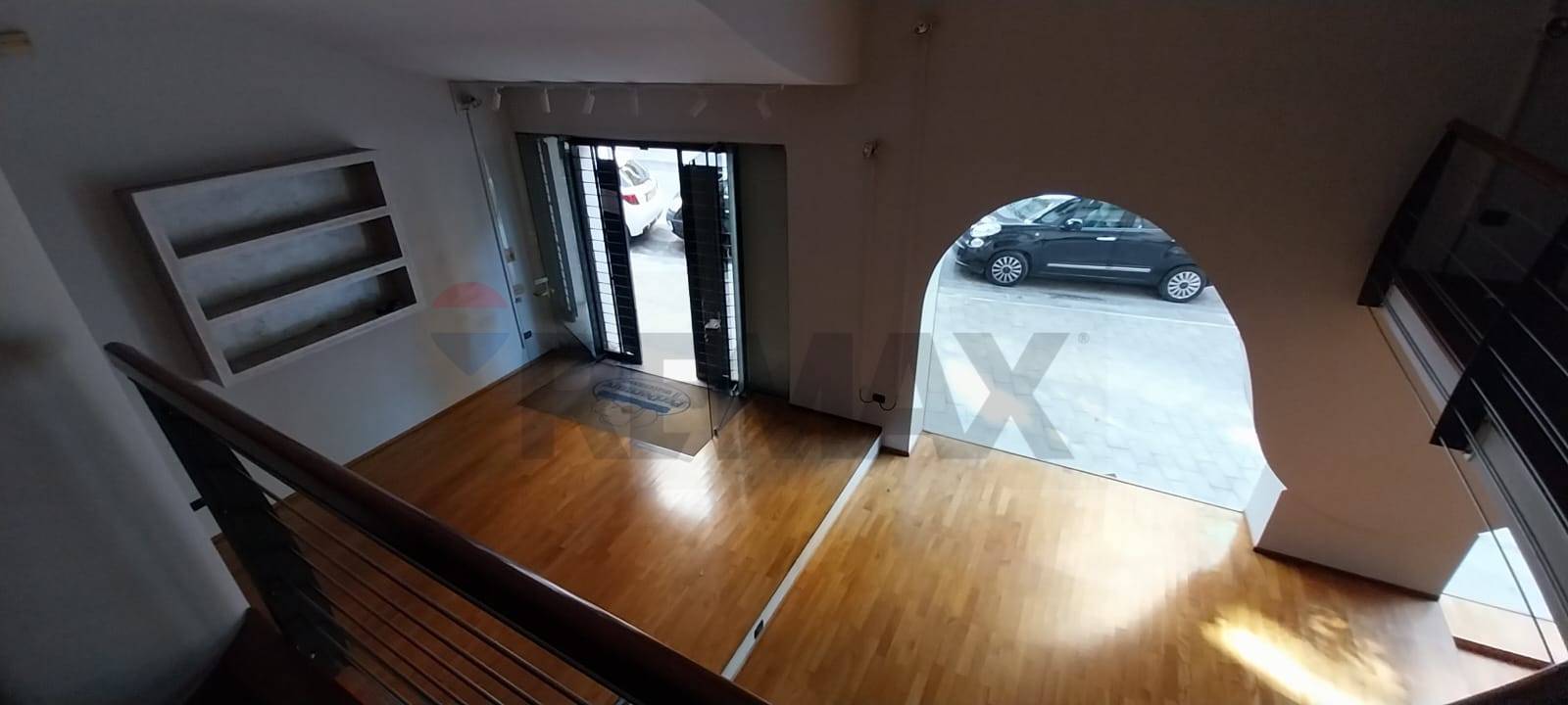 locale commerciale in affitto a Salerno
