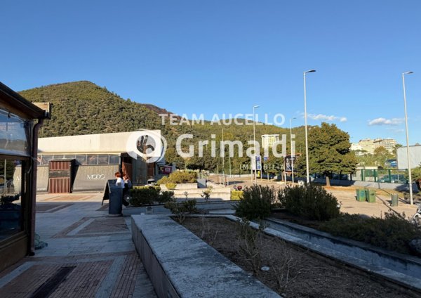 locale commerciale in affitto a Salerno