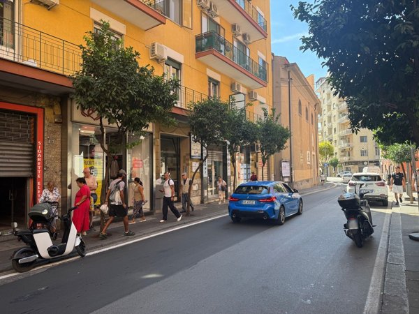 locale commerciale in affitto a Salerno