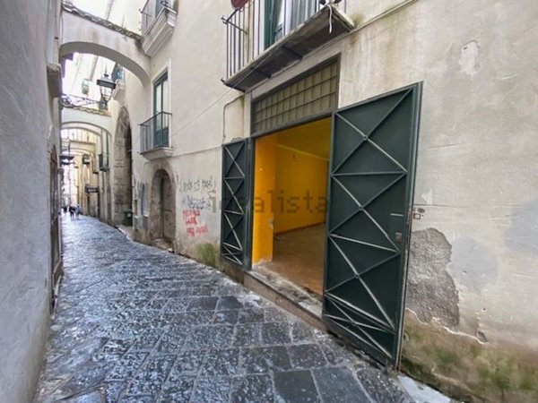 locale commerciale in affitto a Salerno in zona Centro Città