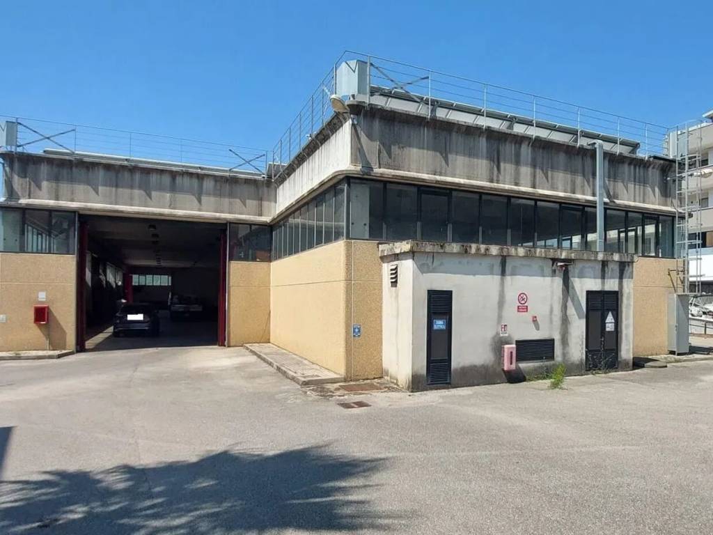 locale commerciale in affitto a San Cipriano Picentino in zona Campigliano