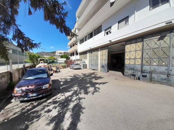 locale commerciale in affitto a San Cipriano Picentino in zona Campigliano