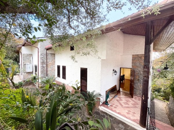 casa indipendente in affitto a San Giovanni a Piro in zona Scario