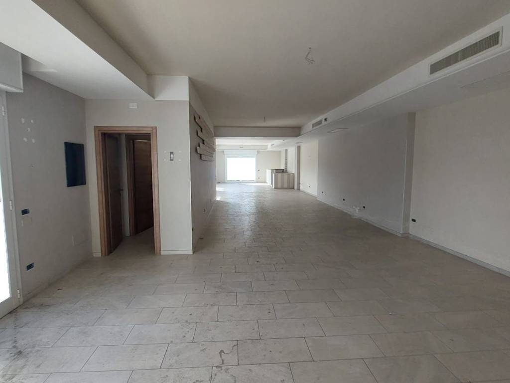 negozio in affitto a San Valentino Torio