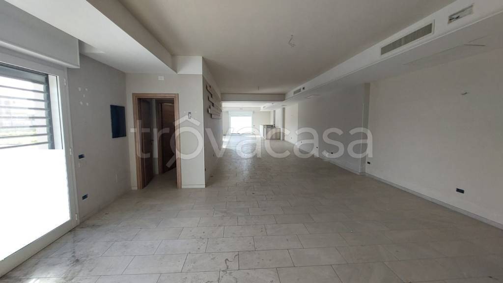 negozio in affitto a San Valentino Torio