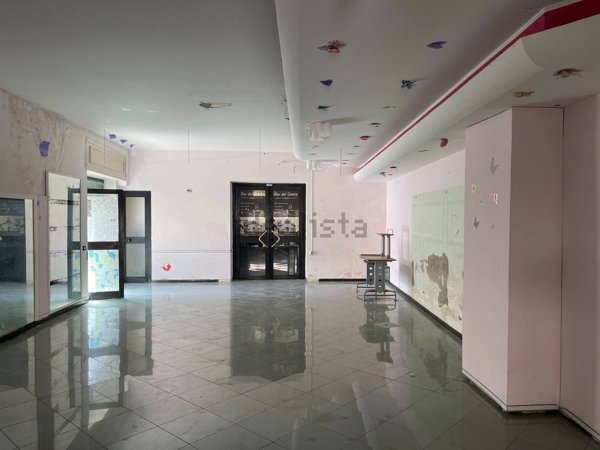 negozio in affitto a Sarno