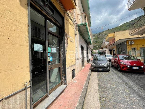 negozio in affitto a Sarno