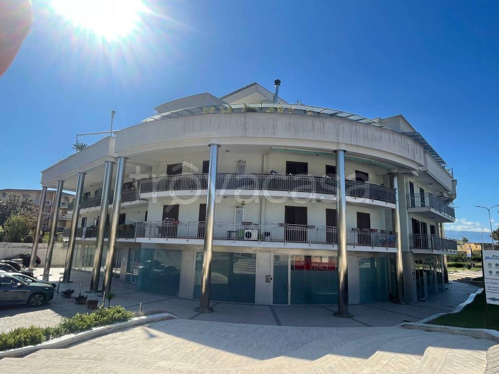 negozio in affitto a Sarno