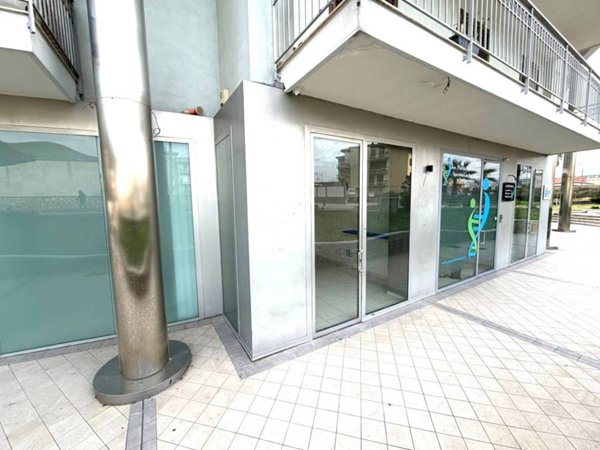 negozio in affitto a Sarno
