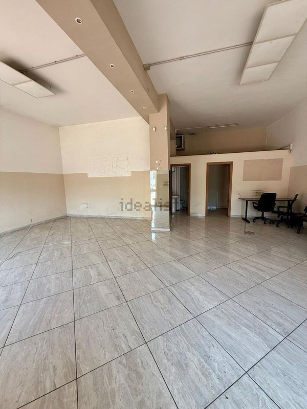 locale commerciale in affitto a Scafati