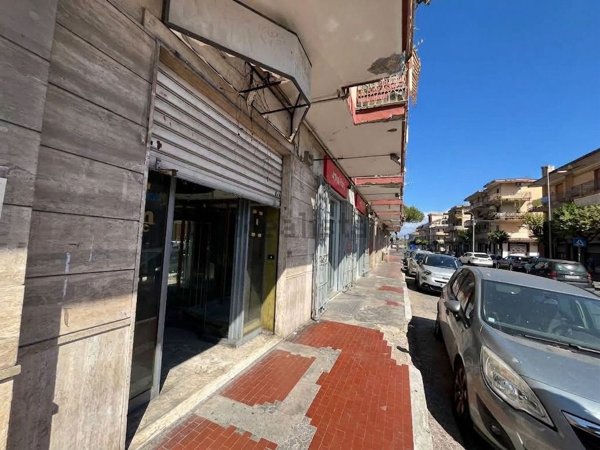 locale commerciale in affitto a Scafati