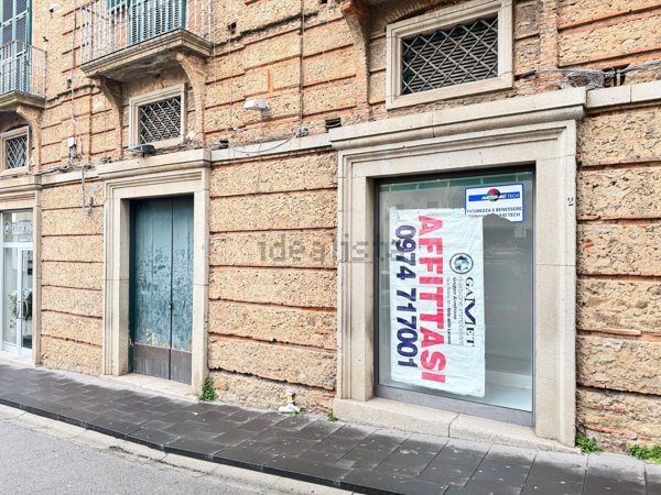 locale commerciale in affitto a Vallo della Lucania