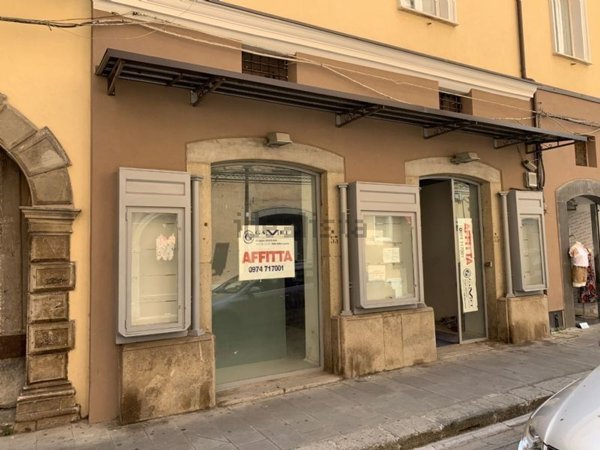 negozio in affitto a Vallo della Lucania