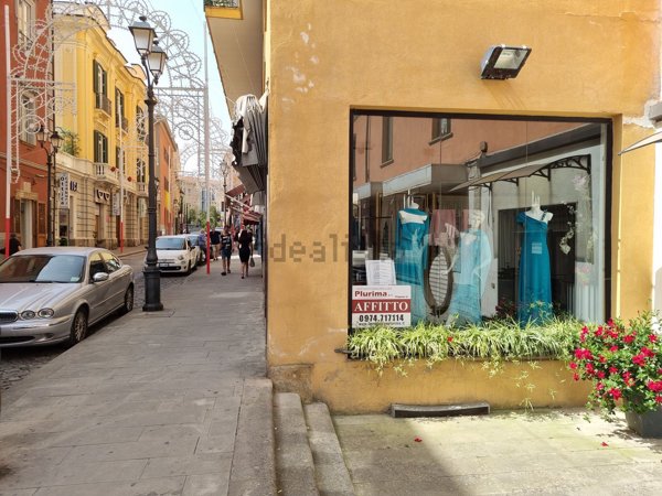 locale commerciale in affitto a Vallo della Lucania