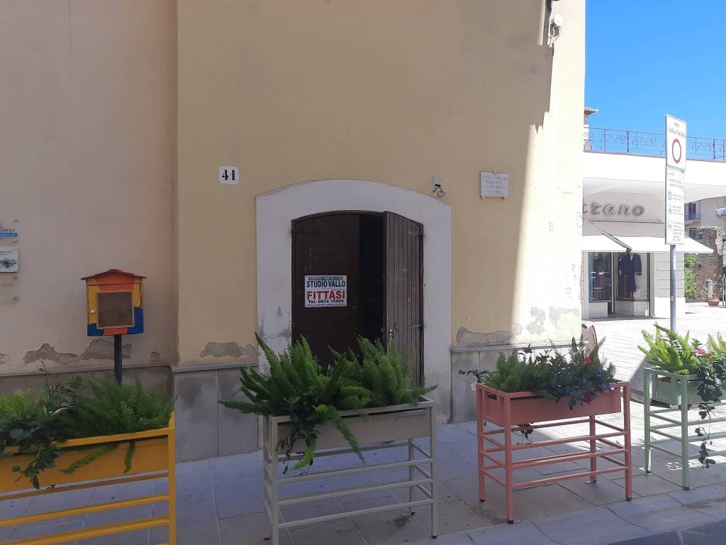 locale commerciale in affitto a Vallo della Lucania