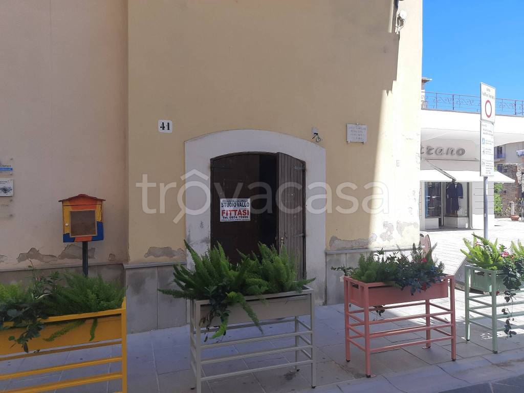 locale commerciale in affitto a Vallo della Lucania