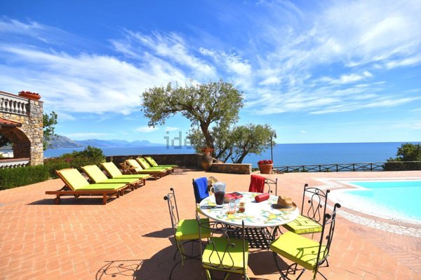 casa indipendente in affitto a Vibonati in zona Villammare