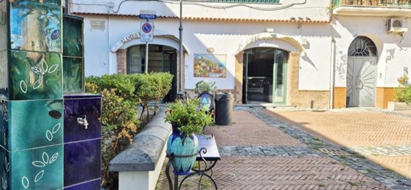 locale commerciale in affitto a Vietri sul Mare in zona Dragonea