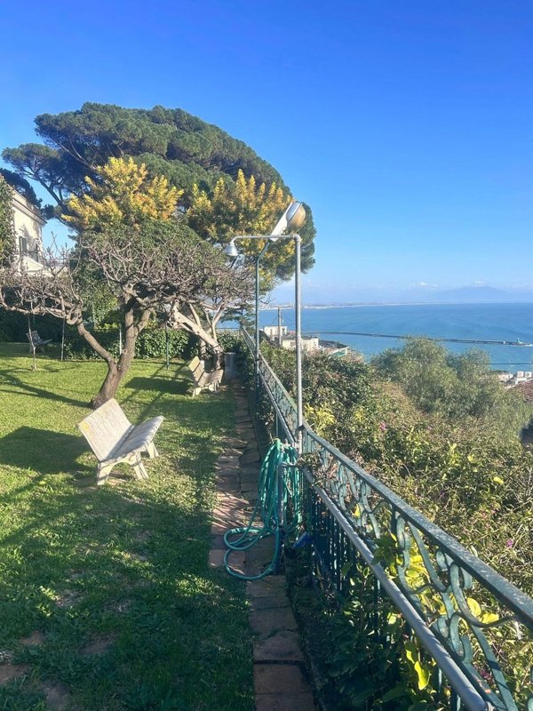 appartamento in affitto a Vietri sul Mare in zona Raito