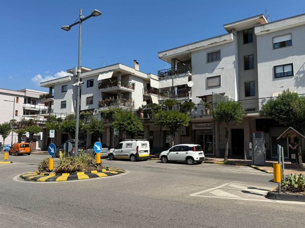 locale commerciale in affitto a Bellizzi