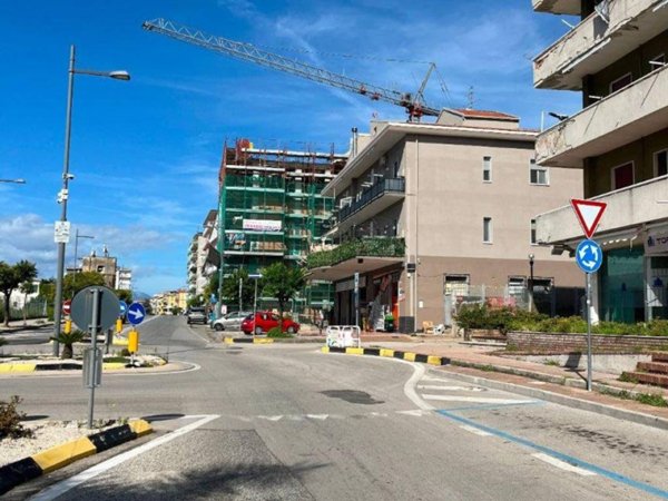 negozio in affitto a Bellizzi