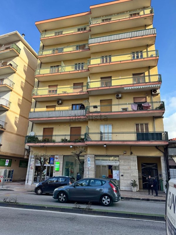 locale commerciale in affitto a Bellizzi