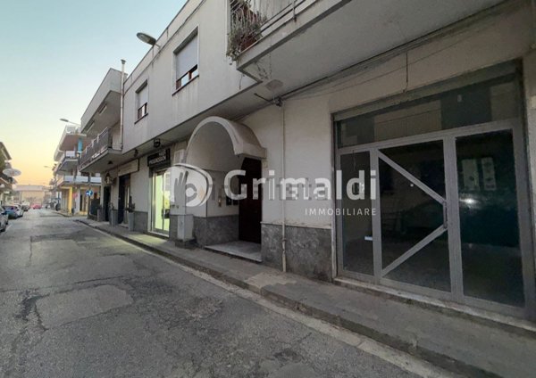 locale commerciale in affitto a Bellizzi