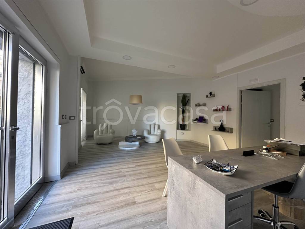 negozio in affitto a Bellizzi