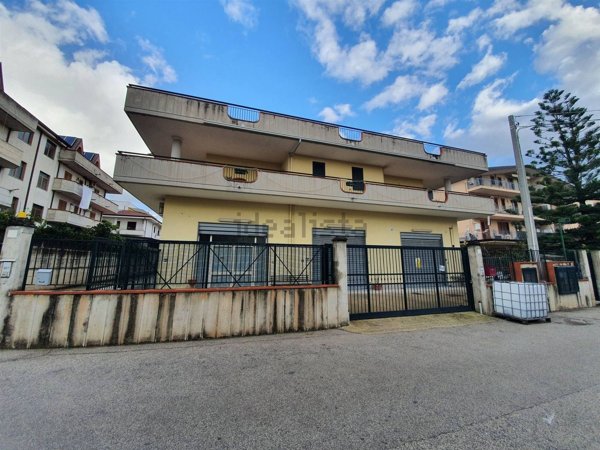 locale commerciale in affitto a Bellizzi