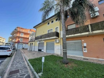 locale commerciale in affitto a Bellizzi