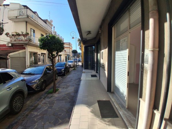 locale commerciale in affitto a Bellizzi