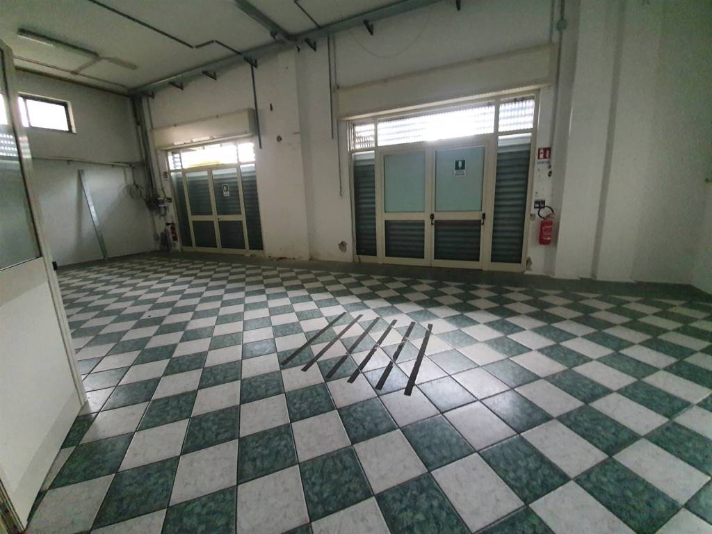 locale commerciale in affitto a Bellizzi